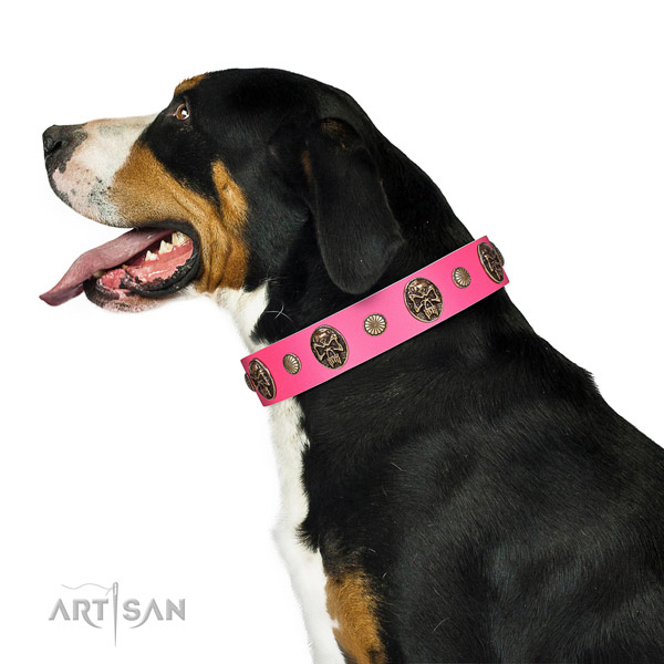Reliable buckle on full grain leather dog collar for basic training
